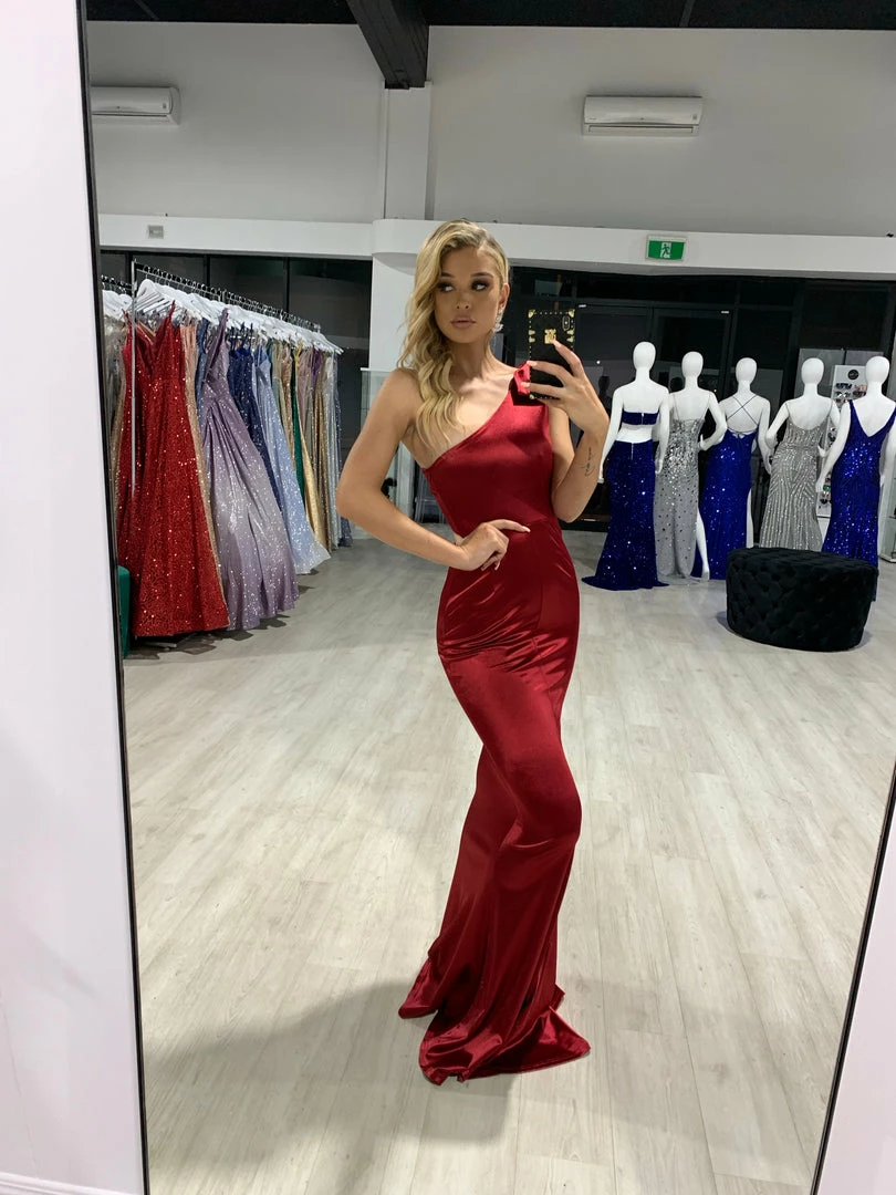 NEW ARRIVALS Honey Couture CHARLI Burgundy Bow Feature One Shoulder Mermaid Formal Dress 3 NEW ARRIVALS Honey Couture CHARLI Burgundy Bow Feature One Shoulder Mermaid Formal Dress