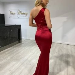 Honey Couture NEVIAH Burgundy Silky One Shoulder Leg Split Formal Dress NEW ARRIVALS